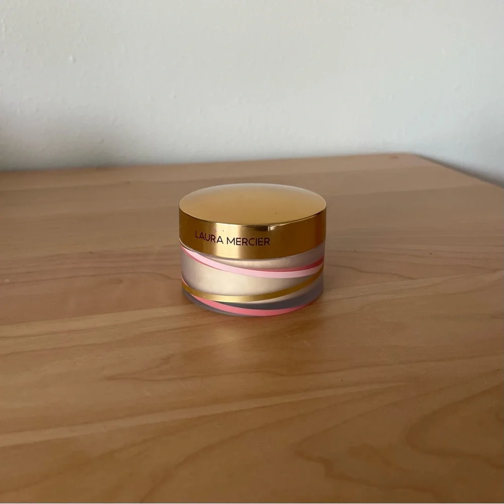 Laura Mercier Translucent Setting Powder - Picture 8 of 13